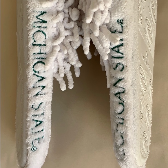 Slippers - Picture 3 of 3